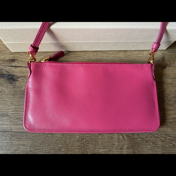 PRADA-AUTHENTIC (NWT) Fuchsia Leather Crossbody Handbag - Picture 2 of 13